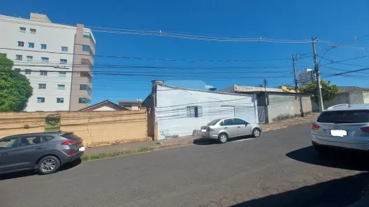Lote/Terreno à venda, 300m² no Cazeca, Uberlândia