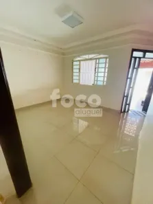 Casa com 3 Quartos para alugar, 240m² no Segismundo Pereira, Uberlândia