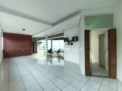 Casa com 3 Quartos para alugar, 320m² no Cidade Jardim, Uberlândia