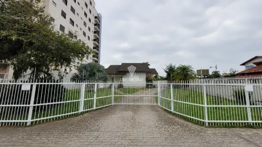 Casa com 3 Quartos para alugar, 230m² no Centro, Araranguá