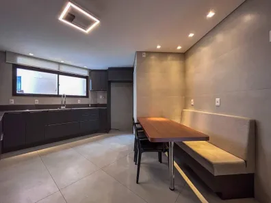 Apartamento com 3 Quartos para alugar, 190m² no Centro, Florianópolis