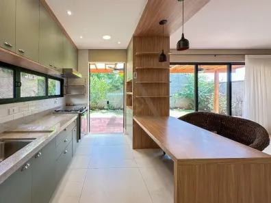 Casa de Condomínio com 3 Quartos para alugar, 220m² no Loteamento Santa Ana do Atibaia (Sousas), Campinas