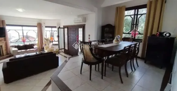 Casa com 5 Quartos à venda, 236m² no Vila Nova, Porto Alegre