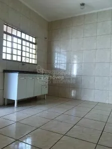 Casa com 2 Quartos para alugar, 69m² no Vila Yamada, Araraquara
