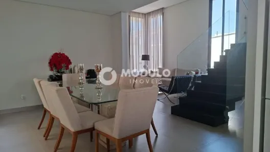 Casa com 3 Quartos à venda, 193m² no Jardim Colina, Uberlândia