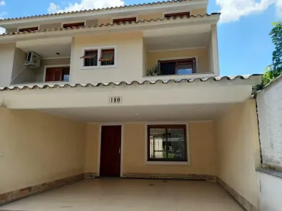 Casa com 3 Quartos à venda, 185m² no Cavalhada, Porto Alegre
