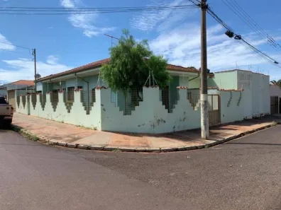 Casa com 3 Quartos à venda, 277m² no Jardim Niagara, Jardinópolis