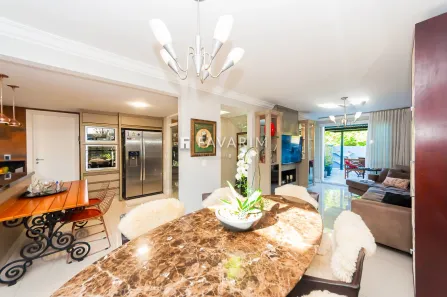 Casa com 3 Quartos à venda, 211m² no Santo Inácio, Curitiba