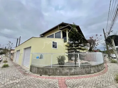 Casa com 3 Quartos à venda, 340m² no Boehmerwald, Joinville