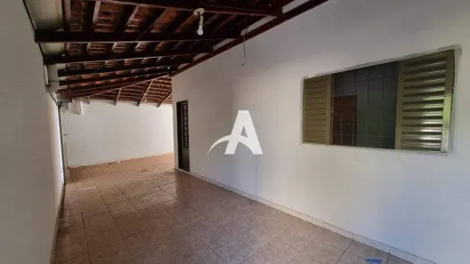 Casa com 3 Quartos para alugar, 100m² no Lagoinha, Uberlândia
