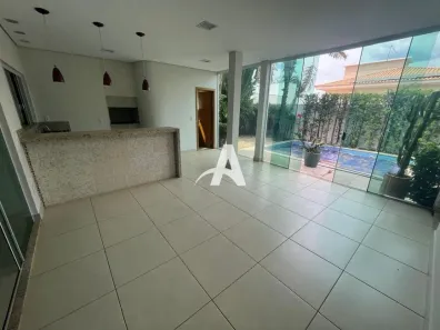 Casa com 3 Quartos para alugar, 330m² no Nova Uberlândia, Uberlândia