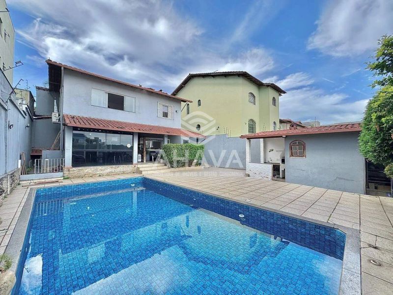 Casa com 3 quartos — Santa Amélia, Belo Horizonte