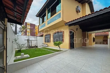 Casa com 3 Quartos à venda, 246m² no Jardim Tres Marias, Peruíbe