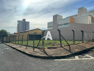 Lote/Terreno para alugar, 360m² no Santa Mônica, Uberlândia