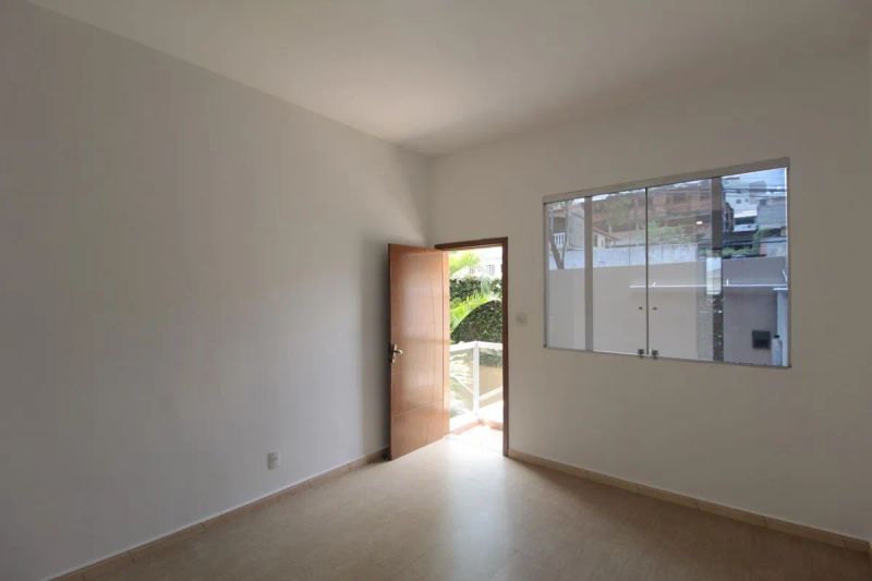 Casa com 3 quartos — Heliópolis, Belo Horizonte