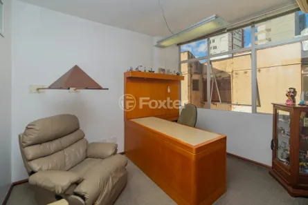 Sala Comercial à venda, 72m² no Bom Fim, Porto Alegre