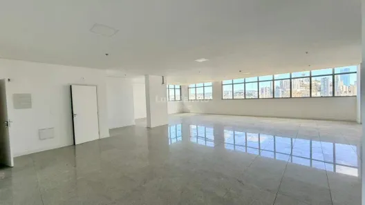 Sala Comercial para alugar, 214m² no Vila da Serra, Nova Lima