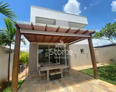 Casa de Condomínio com 3 Quartos à venda, 235m² no Shopping Park, Uberlândia