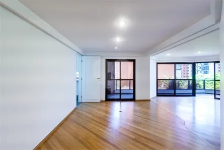 Apartamento com 3 Quartos para alugar, 246m² no Moema, São Paulo