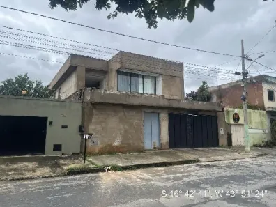 Casa com 7 Quartos à venda, 360m² no Alice Maia, Montes Claros