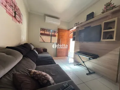 Casa com 2 Quartos à venda, 105m² no Cidade Jardim, Uberlândia