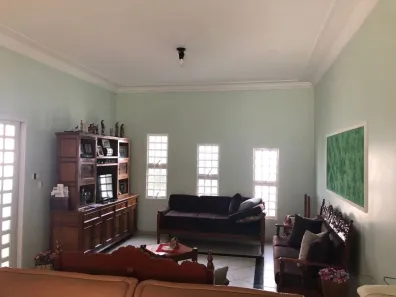 Casa com 3 Quartos à venda, 160m² no Segismundo Pereira, Uberlândia