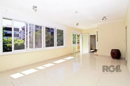 Casa com 4 Quartos para alugar, 252m² no Santo Antônio, Porto Alegre