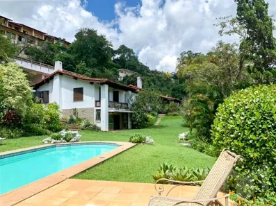 Casa com 5 Quartos à venda, 500m² no Nogueira, Petrópolis