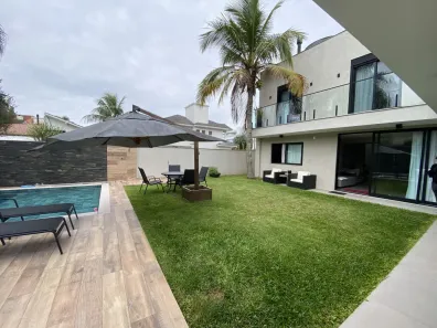 Casa com 4 Quartos para alugar, 360m² no Jurerê Internacional, Florianópolis