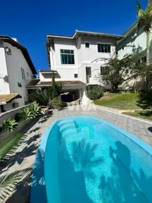 Casa de Condomínio com 2 Quartos para alugar, 240m² no Ariribá, Balneário Camboriú