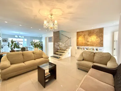 Casa com 3 Quartos à venda, 247m² no Vila Ipiranga, Porto Alegre