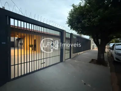 Casa com 3 Quartos para alugar, 258m² no Coophafé, Campo Grande