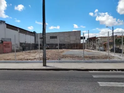Lote/Terreno à venda, 630m² no Montese, Fortaleza