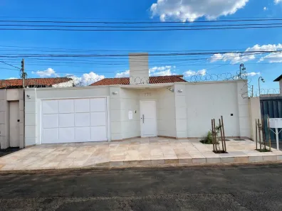 Casa com 4 Quartos à venda, 320m² no Cidade Jardim, Uberlândia