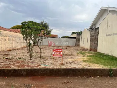 Lote/Terreno à venda, 360m² no Parque Residencial Aeroporto, Maringá