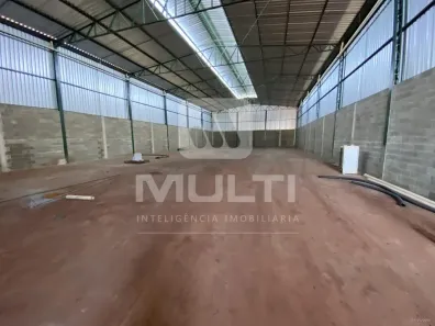 Galpão/Depósito/Armazém com 1 Quarto para alugar, 820m² no Distrito Industrial, Uberlândia