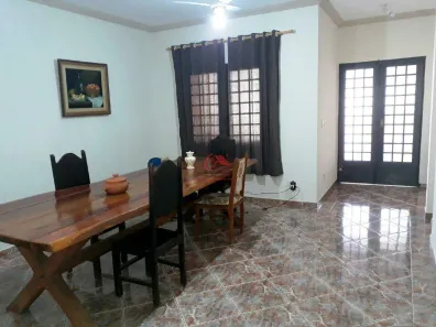 Casa com 5 Quartos à venda, 305m² no Santa Maria, Uberaba