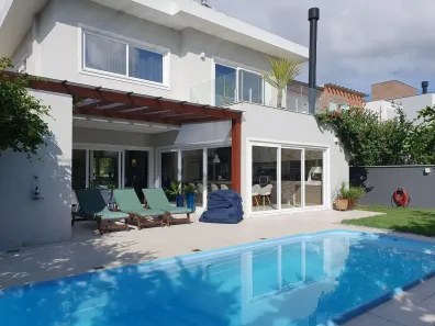 Casa de Condomínio com 3 Quartos à venda, 303m² no Rio Tavares, Florianópolis