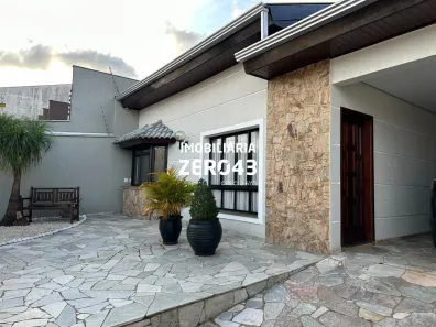 Casa com 3 Quartos para alugar, 240m² no Alpes, Londrina
