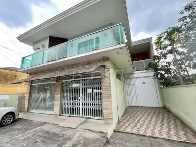 Casa com 3 Quartos à venda, 380m² no Boehmerwald, Joinville