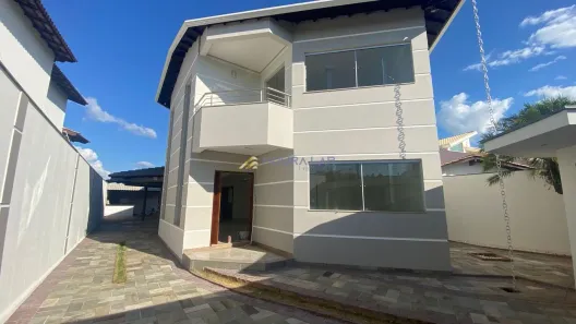 Sobrado com 5 Quartos à venda, 350m² no Bosque, Araguari