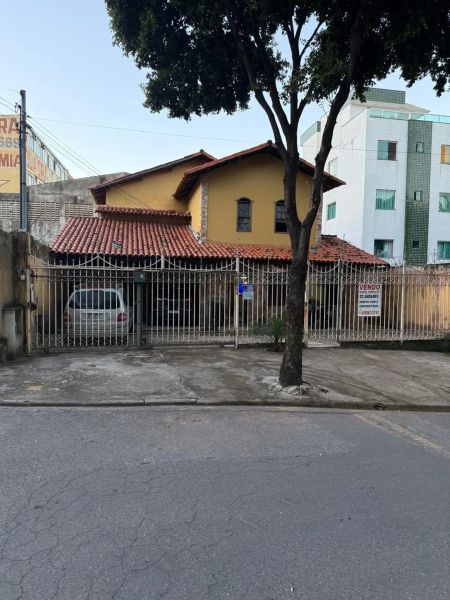 Casa com 3 quartos — Planalto, Belo Horizonte