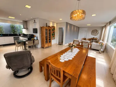 Casa de Condomínio com 3 Quartos à venda, 200m² no Jardim Botânico, Uberlândia