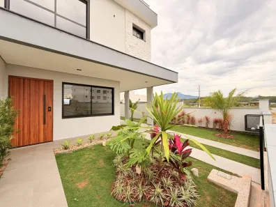 Sobrado com 3 Quartos à venda, 134m² no Sertão do Maruim, São José