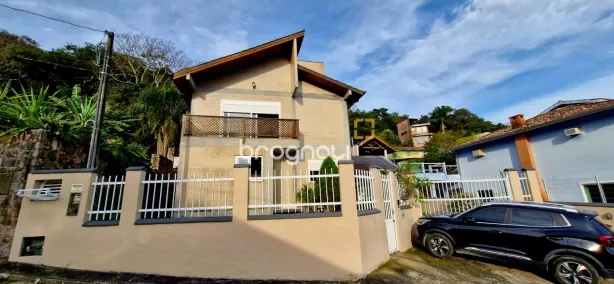 Casa com 4 Quartos à venda, 140m² no Sambaqui, Florianópolis