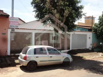 Casa com 3 Quartos à venda, 220m² no Goiânia 2, Goiânia