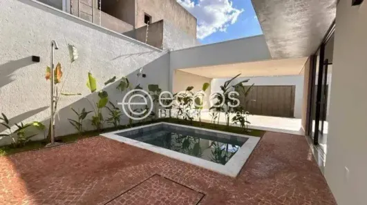 Casa com 3 Quartos à venda, 222m² no Jardim Karaíba, Uberlândia