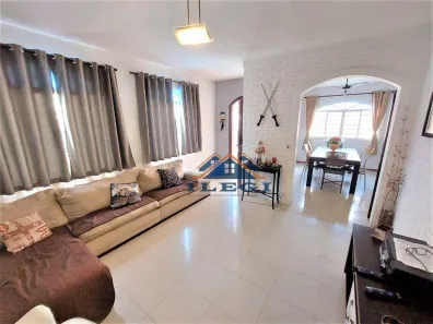 Casa com 3 Quartos para venda ou aluguel, 170m² no Centro, Vinhedo