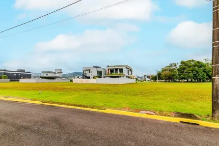 Lote/Terreno à venda, 383m² no Areias, Camboriú