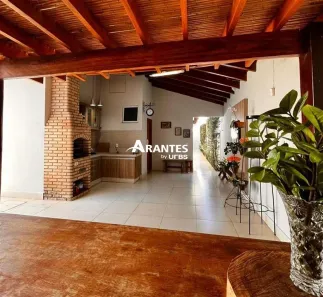 Casa com 3 Quartos à venda, 209m² no Cidade Jardim, Uberlândia